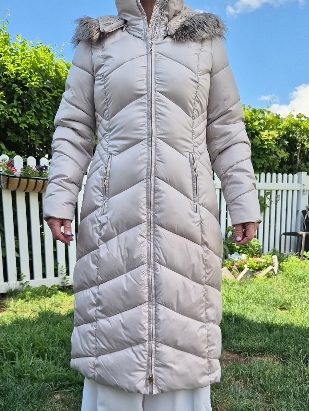 NWOT Gallery Light Beige Long Puffer Coat with Faux Fur Trim PTP 19, Lenth 44"